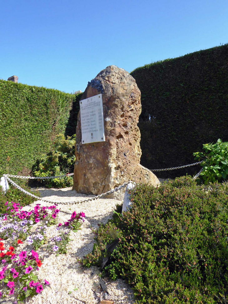 Le monument aux morts - Le Pas-Saint-l'Homer