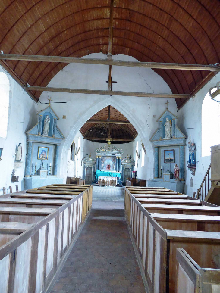 L'intérieur de l'église : la charpente en châtaignier - Monceaux-au-Perche