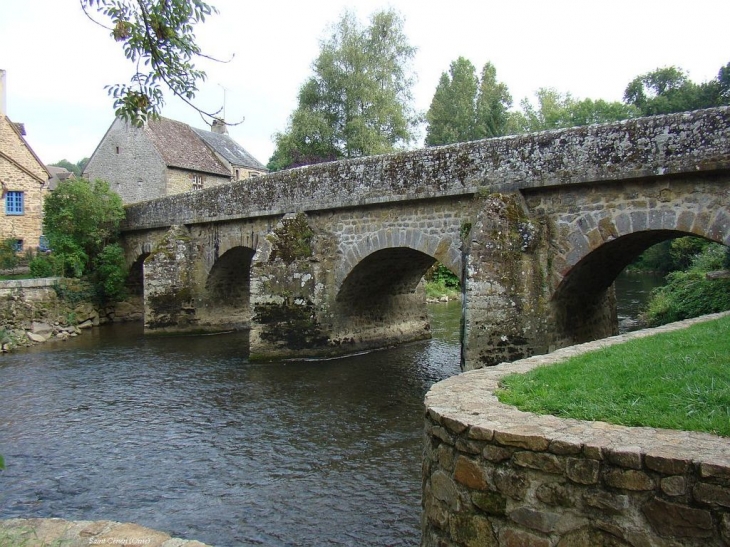 Le pont de Saint Ceneri - Saint-Céneri-le-Gérei