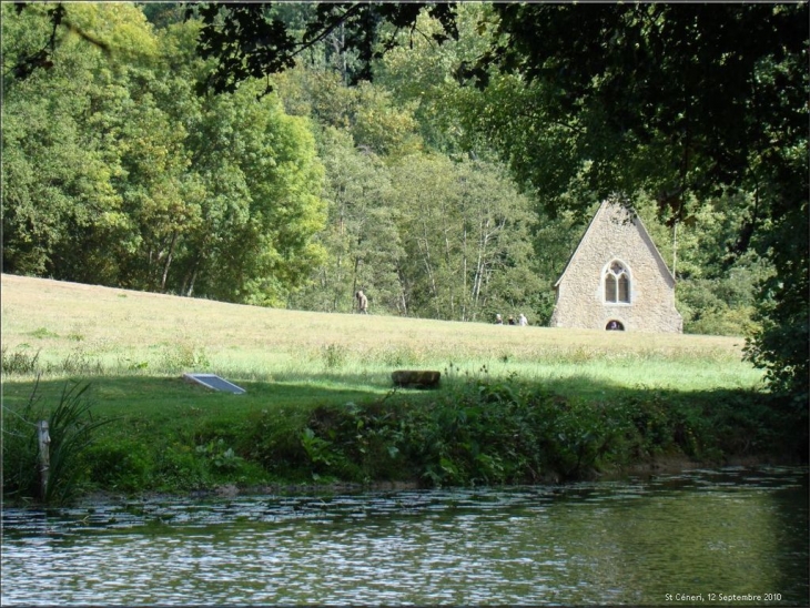 La petite chapelle dans le pré - Saint-Céneri-le-Gérei