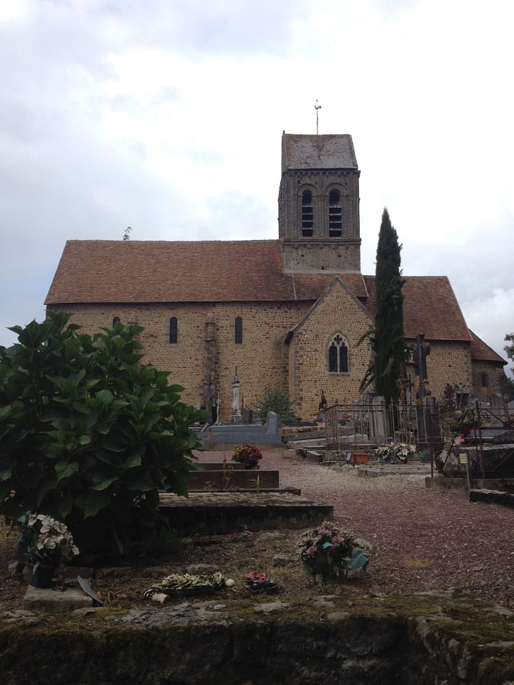 L'église et le cimetière (photo de Jean-Louis Doucy) - Saint-Céneri-le-Gérei