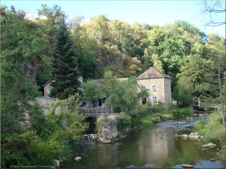Le moulin (ancienne scierie) - Saint-Céneri-le-Gérei
