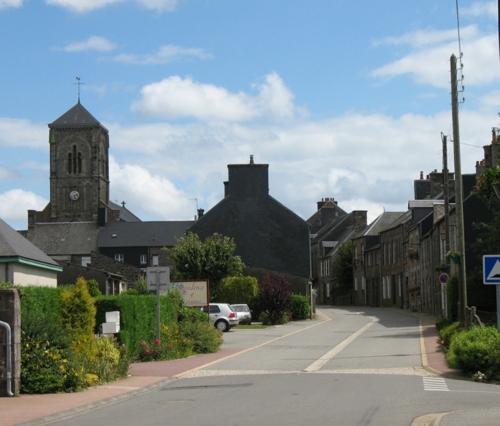 Une rue du bourg - Saint-Cornier-des-Landes