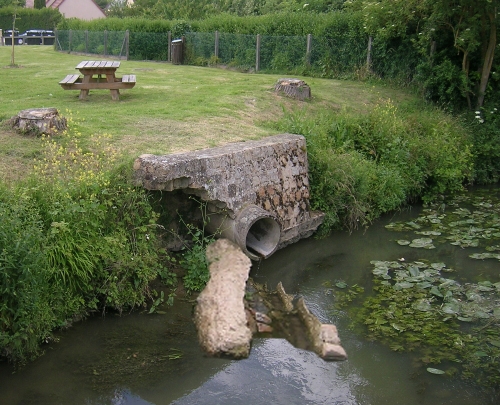 La coudre rivière obstruée du village - Saint-Germain-de-la-Coudre