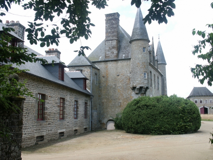 Face nord du chateau - Saint-Maurice-du-Désert