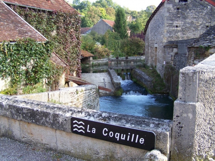 La Coquille traverse le village - Aignay-le-Duc