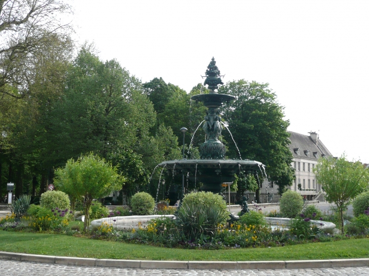La fontaine de la place Marmont le 19 Mai 2012 - Châtillon-sur-Seine