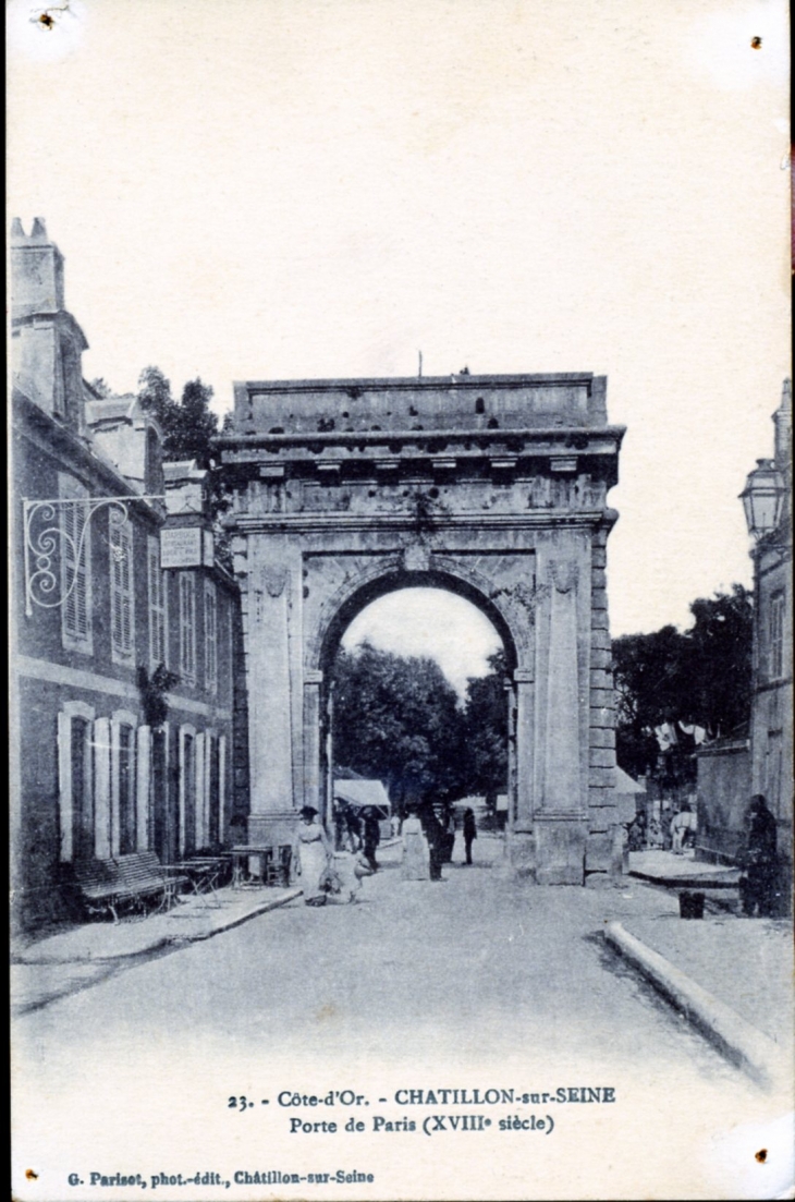 Porte de Paris(XVIIIe siècle), vers 1910 (carte postale ancienne). - Châtillon-sur-Seine