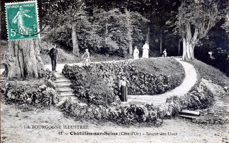 Source des Ducs, vers 1910 (carte postale ancienne). - Châtillon-sur-Seine