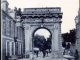 porte de Paris(XVIIIe siècle), vers 1910 (carte postale ancienne).
