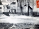 Inondations des 20 et 21 janvier 1910 - Le débordement au pont des Halles (carte postale ancienne).