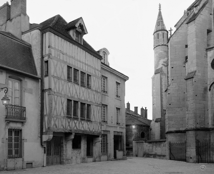 Rue de la Chouette & l’église Notre-Dame  - Dijon