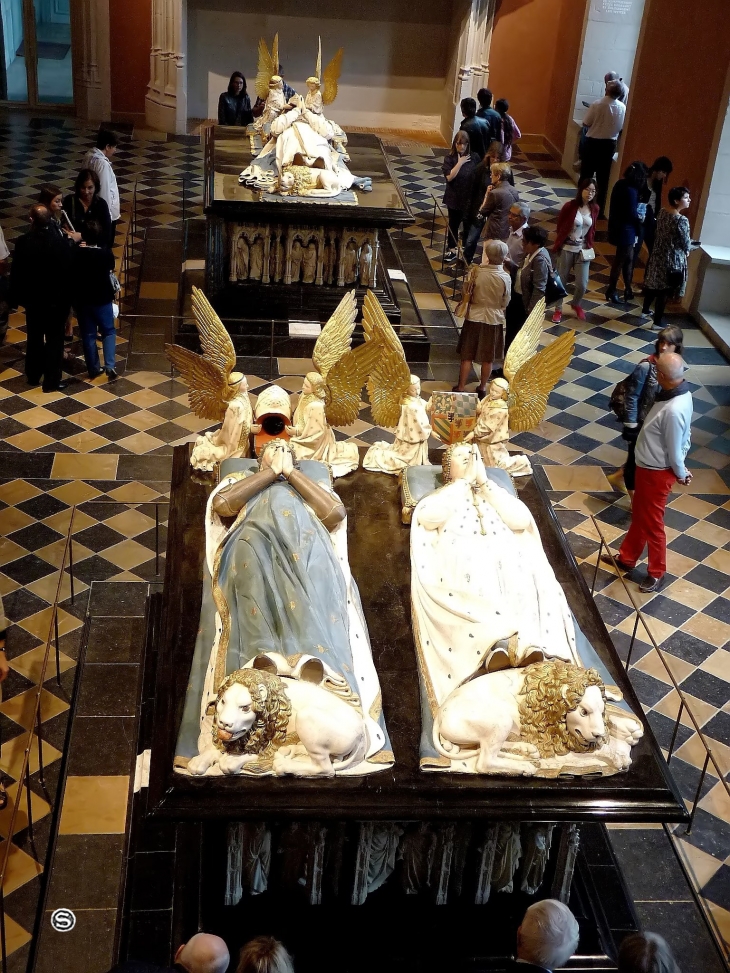 Les tombeaux de Philippe  le Hardi et de Jean sans Peur.  Musée des beaux arts - Dijon