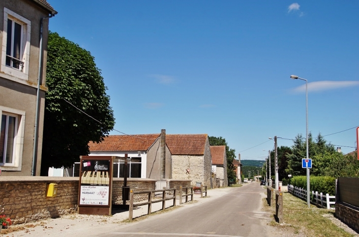 Le Village - Ébaty