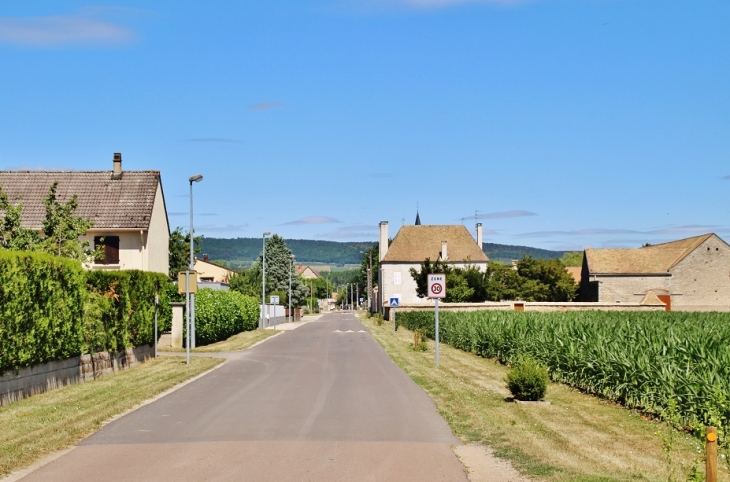 Le Village - Ébaty