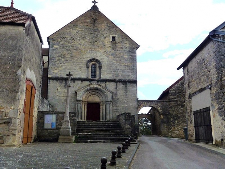 L'entrée de l'église - Gemeaux