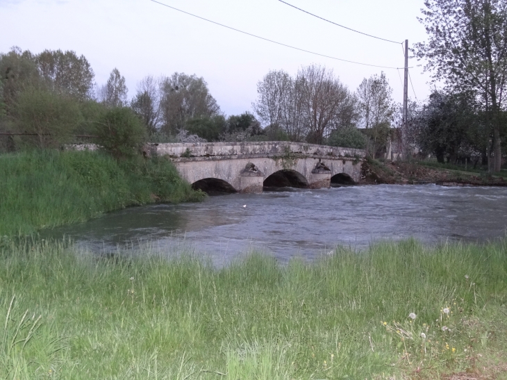 Pont de la fontaine:innondations mai 2013 - Grancey-sur-Ource