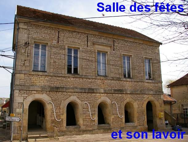 Salle des fêtes et son lavoir en dessous - Lucenay-le-Duc
