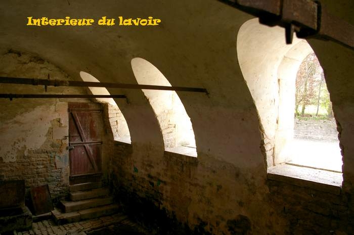 Intérieur du lavoir - Lucenay-le-Duc