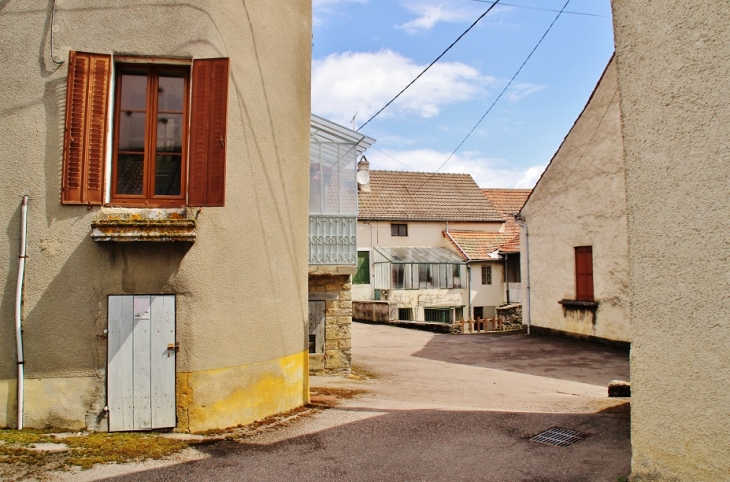Le Village - Marcheseuil