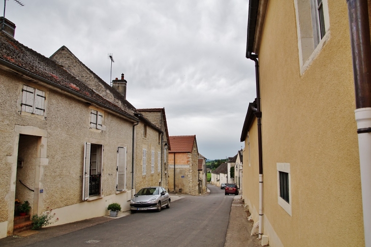 Le Village - Monthelie