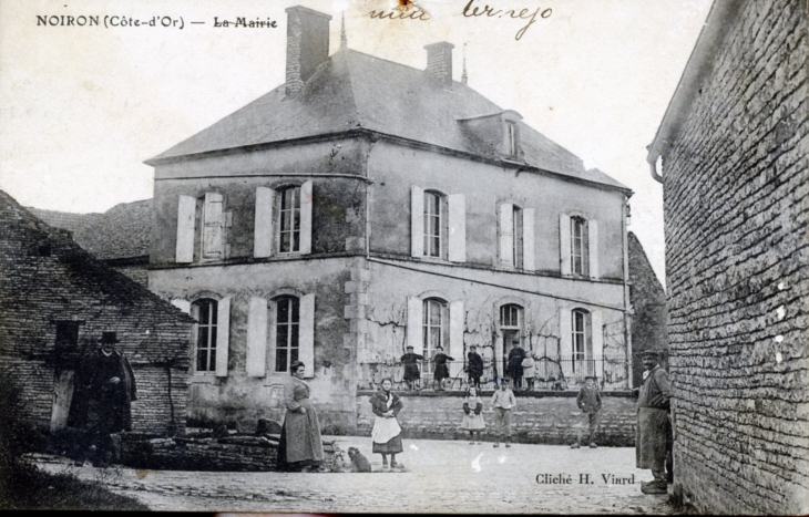 La Mairie, vers 1910 (carte postale ancienne). - Noiron-sur-Seine