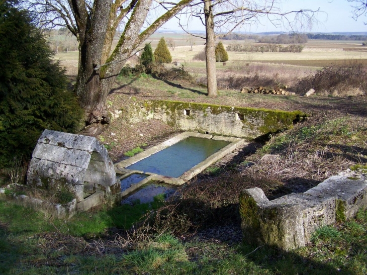 Fontaine du XVème à Sacquenay