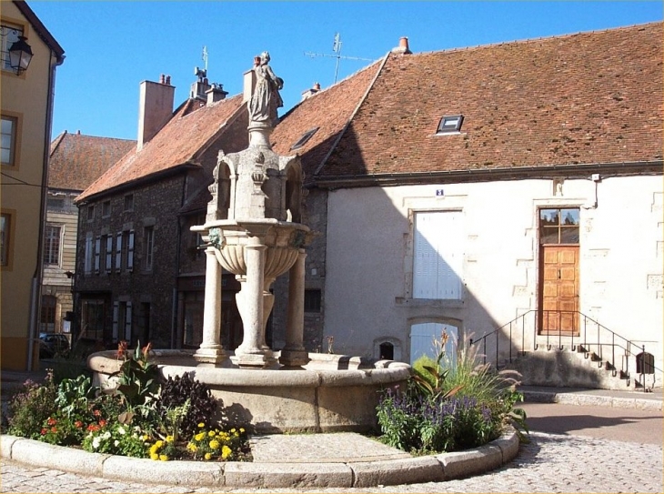 Fontaine Caristie - Saulieu