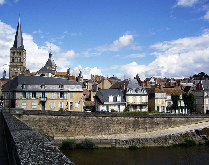 Les clochers vus du pont sur la Loire - La Charité-sur-Loire