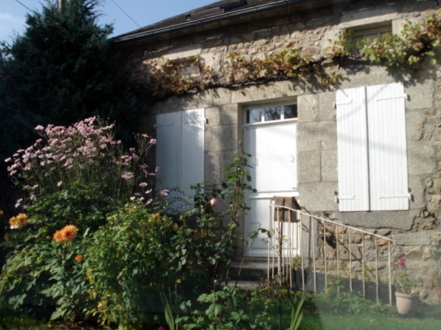 Une maison dans le village de Marigny l'Eglise - Marigny-l'Église