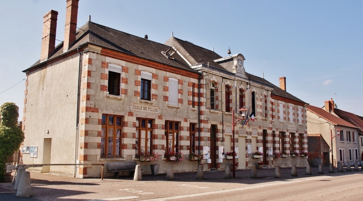 La Mairie - Myennes