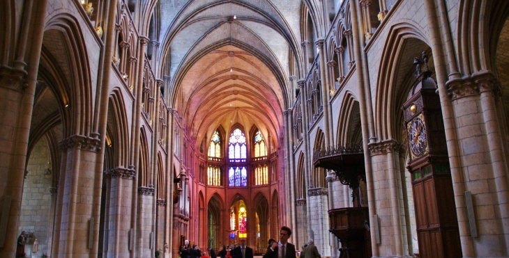    Cathédrale St Syr et Ste Julitte 10/15 Em Siècle - Nevers
