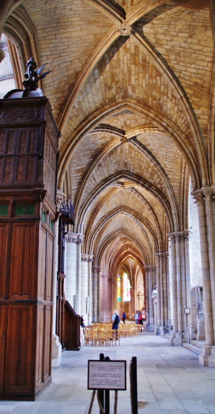    Cathédrale St Syr et Ste Julitte 10/15 Em Siècle - Nevers