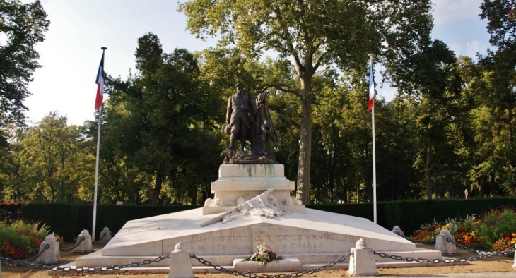 Monument aux Morts - Nevers
