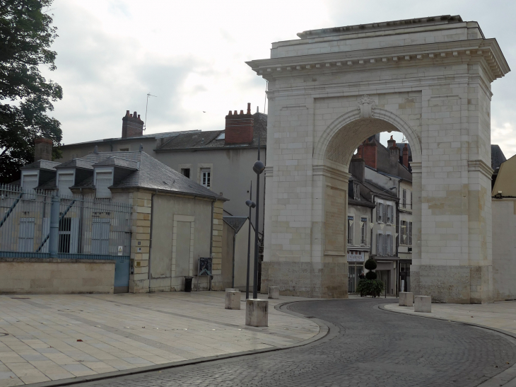 La porte de Paris - Nevers