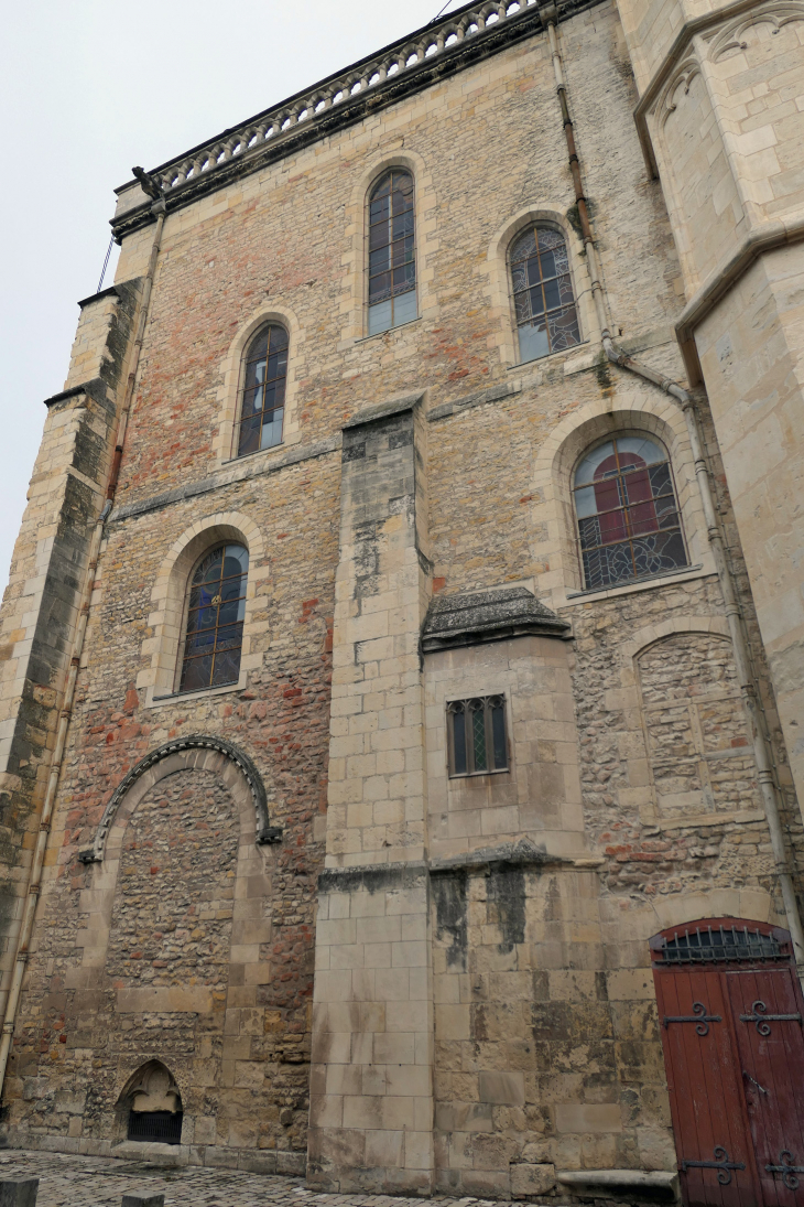 La cathédrale Saint Cyr et Sainte Jullitte : la partie romane - Nevers
