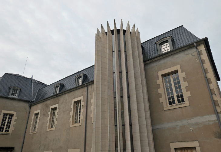 Le palais de justice ancien évêché - Nevers