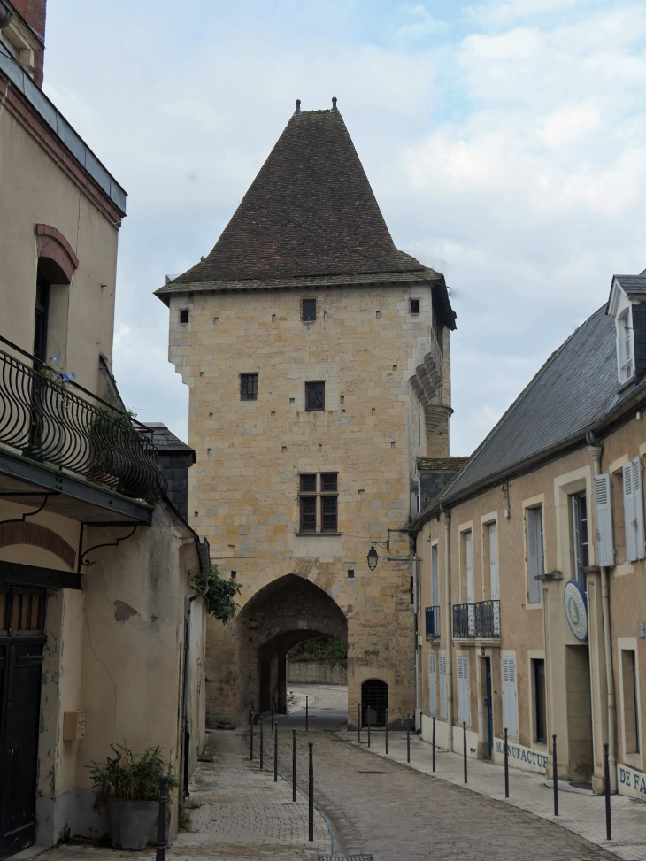 Vers la sortie de la ville par la porte du Croux - Nevers