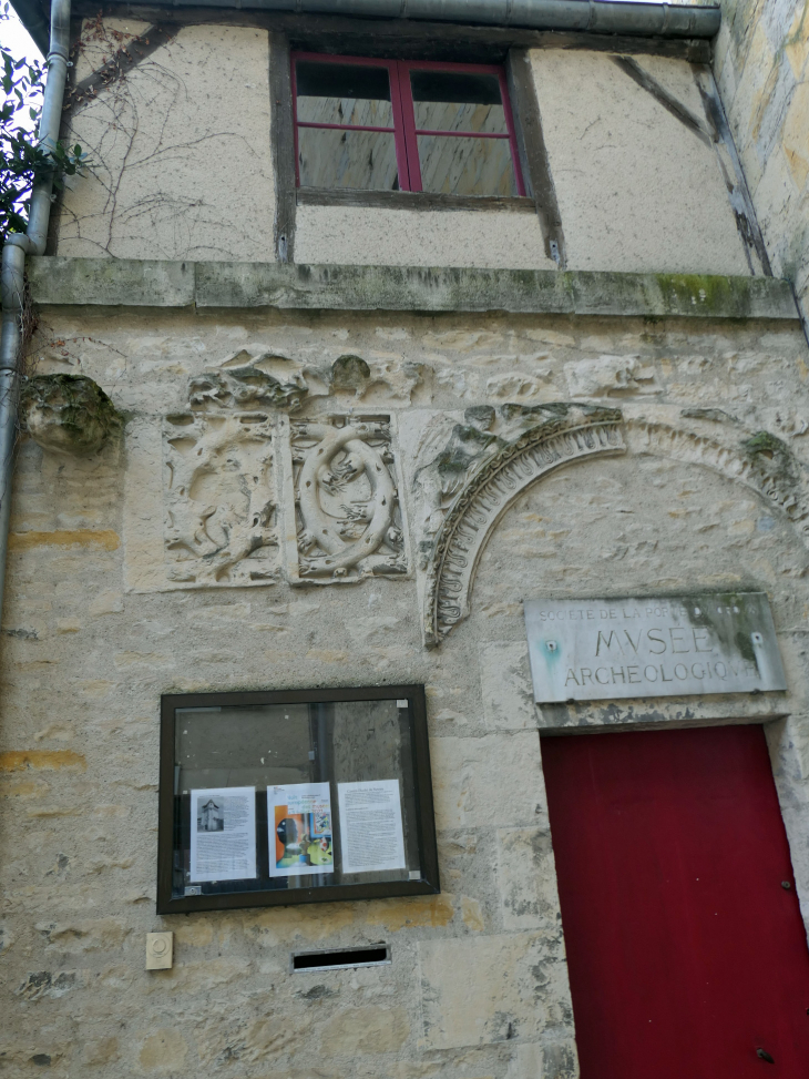 La porte du Croux : musée archéologique - Nevers