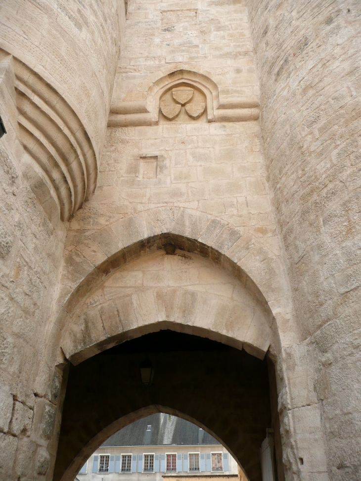 Porte fortifiée du chateau - Prémery