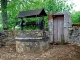 Photo suivante de Saint-Germain-des-Bois joli puits au centre du village