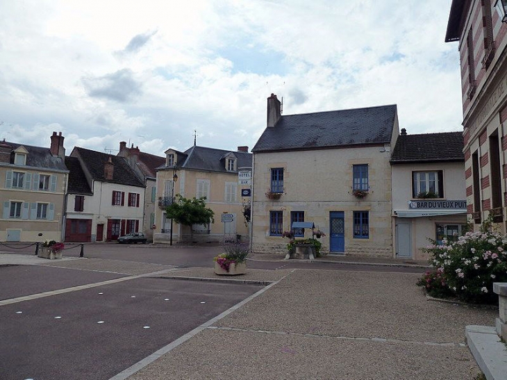 La place - Saint-Pierre-le-Moûtier