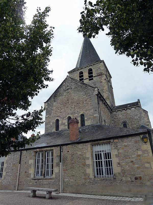 L'église - Saint-Pierre-le-Moûtier