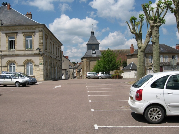 Place de la Mairie - Saint-Saulge