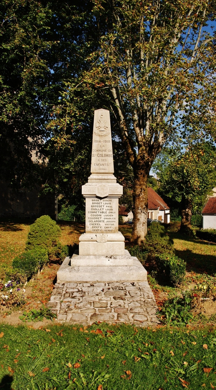 Monument aux Morts - Sainte-Colombe-des-Bois