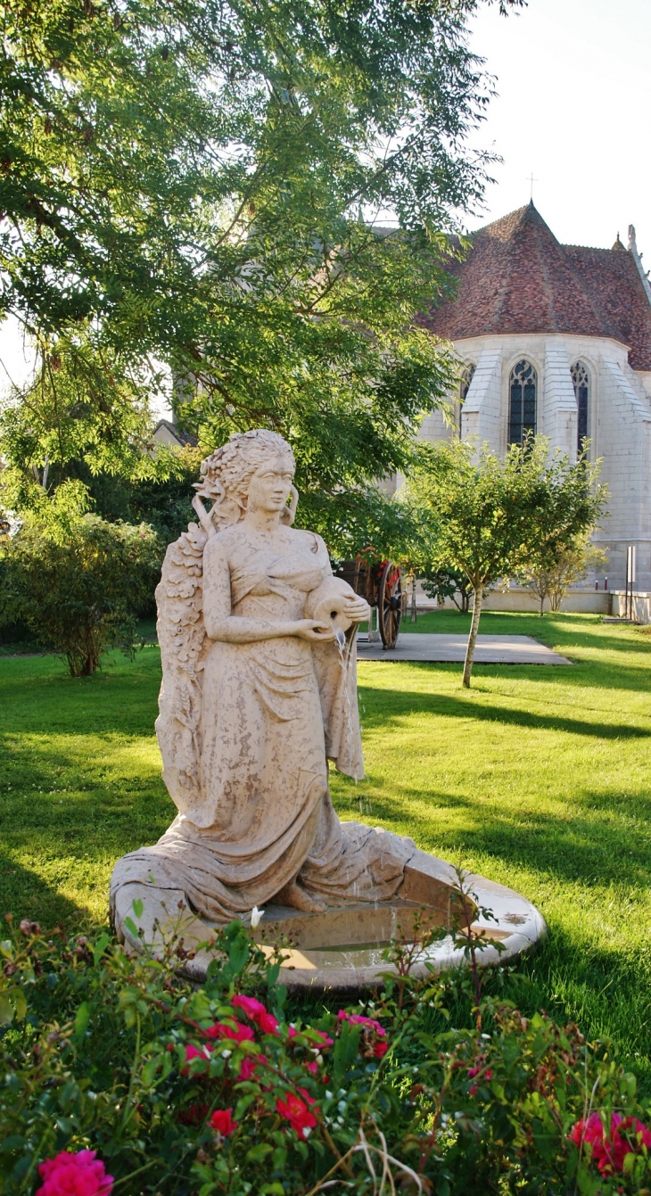 Fontaine - Suilly-la-Tour