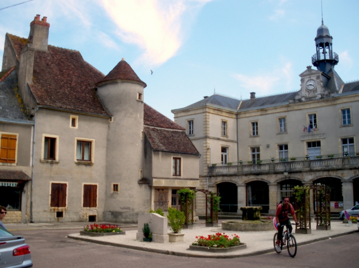 Place de la Mairie - Tannay