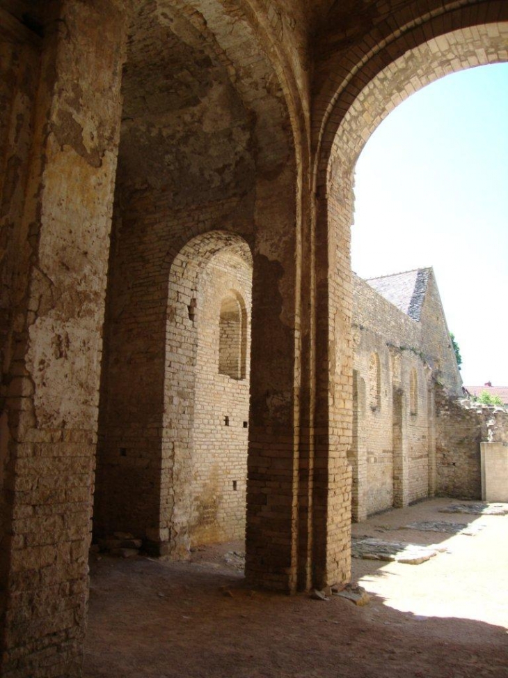 Bonnay (71460) Saint-Hyppolite ruine église 