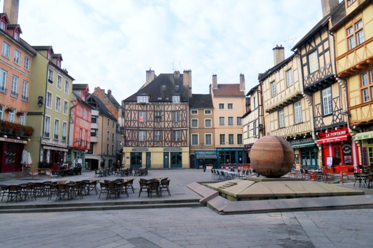 Place Saint Vincent. - Chalon-sur-Saône