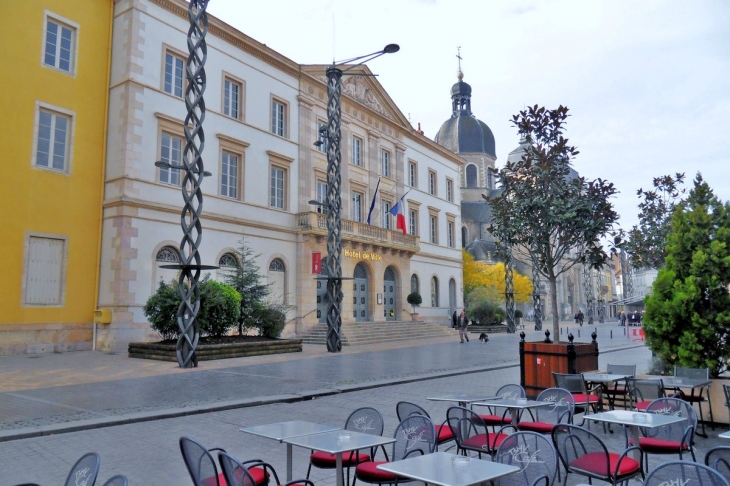 Place de l'Hôtel de ville. - Chalon-sur-Saône